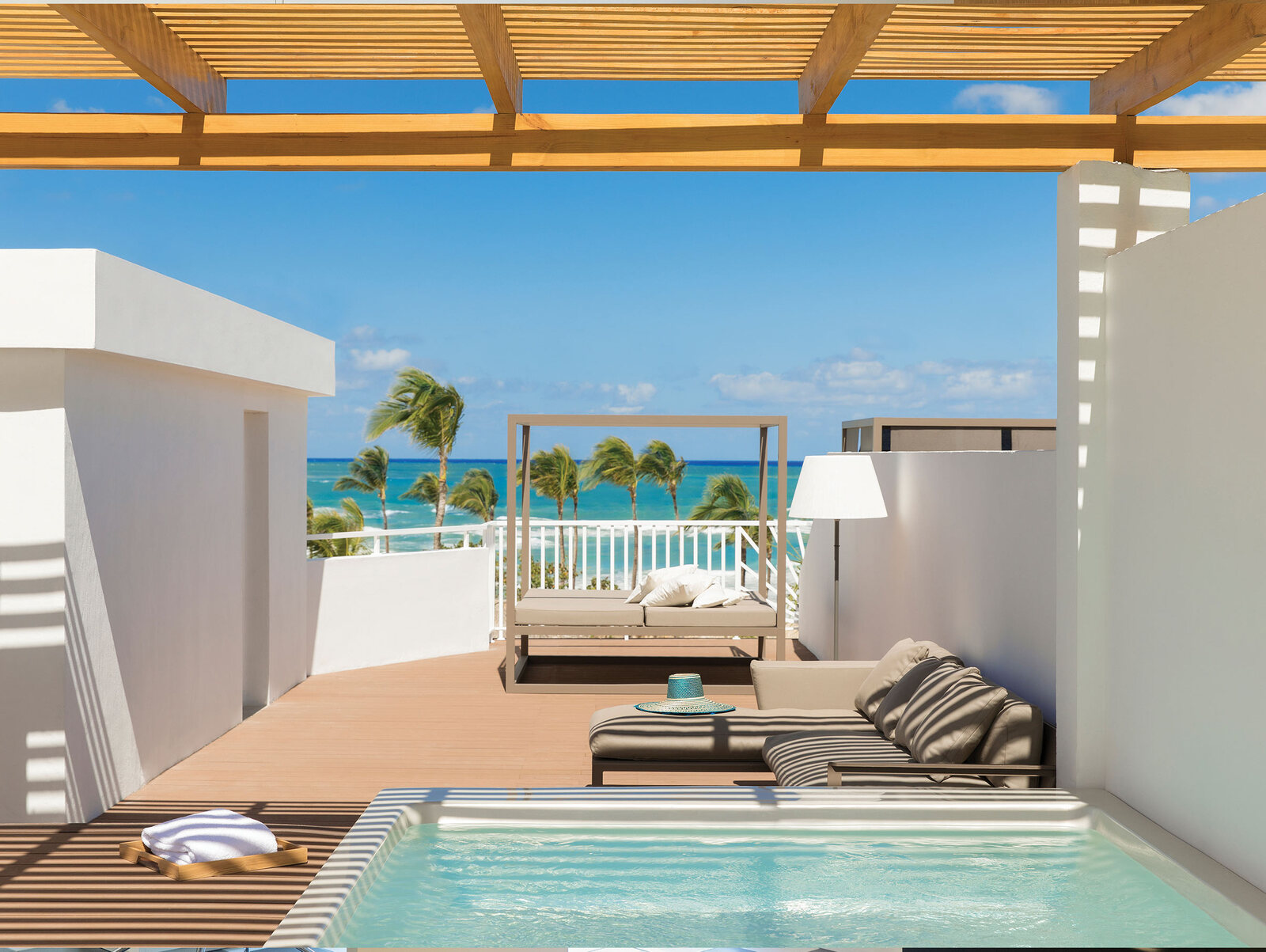 Rooftop Ocean Access Penthouse Suites photo